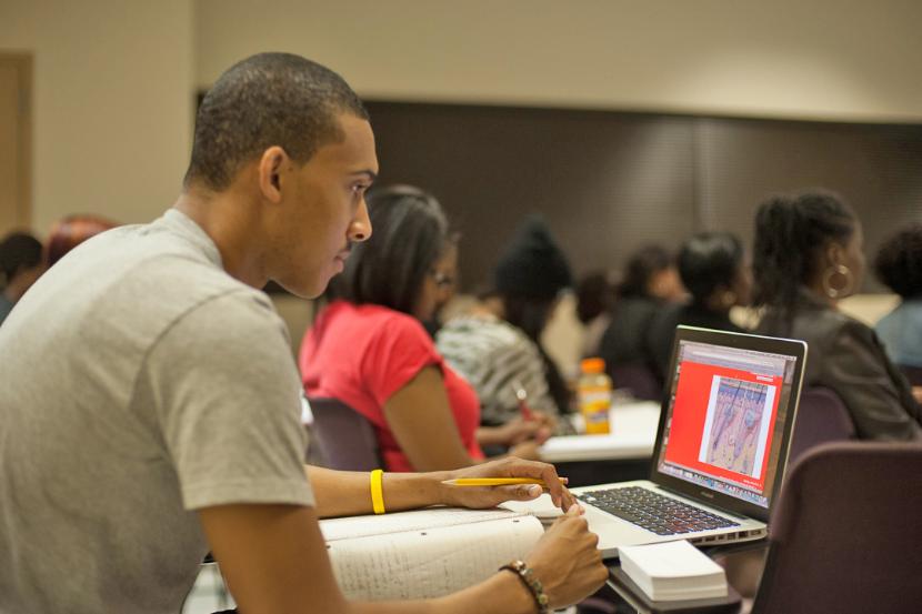 PGCC students on campus at Laurel College Center